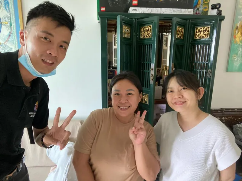 Era Moden staff with a newly placed helper and her employer at home